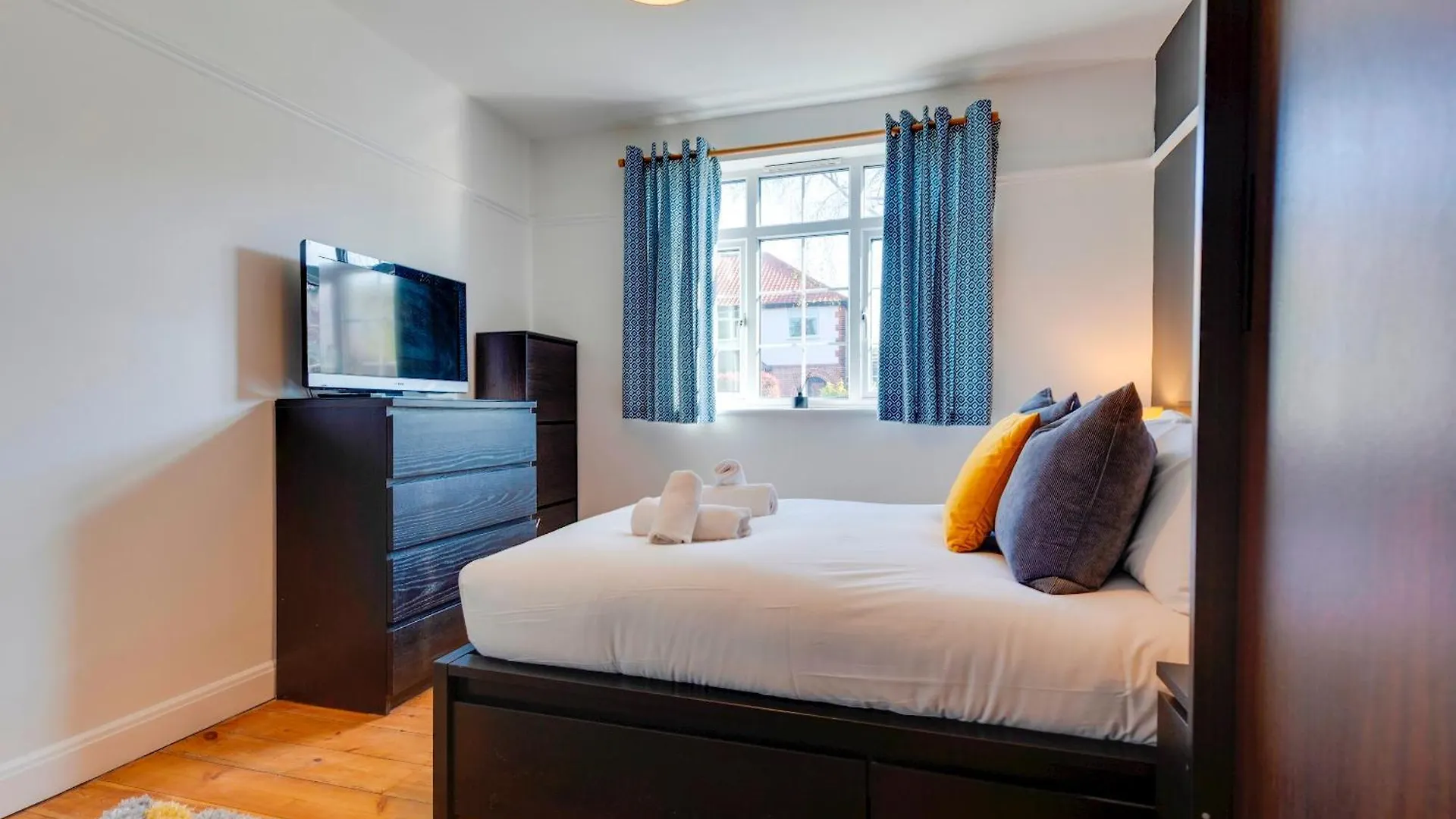 Апартаменты Stylish And Modern Flat With Free Parking Pass The Keys Кембридж