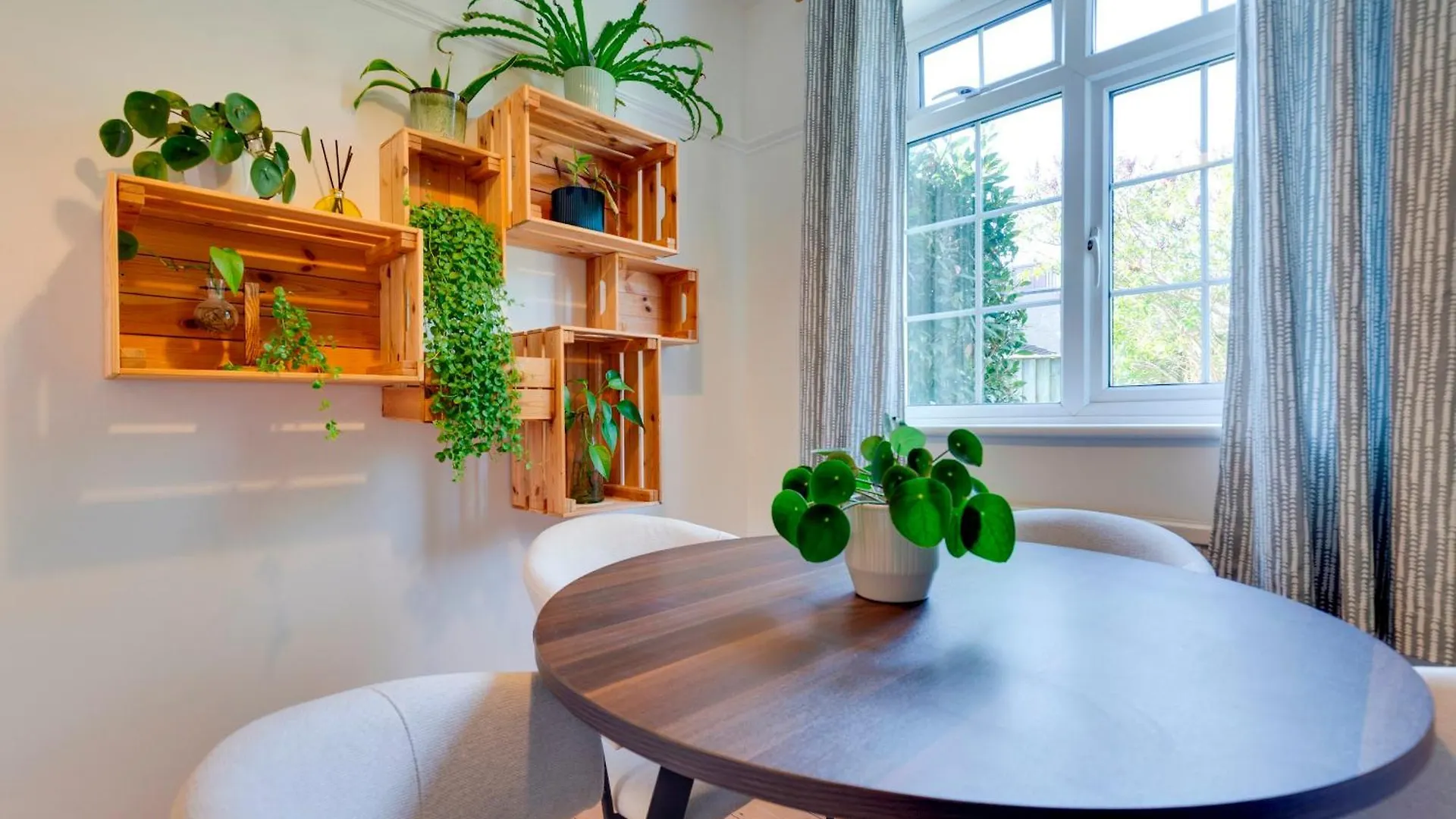 Апартаменты Stylish And Modern Flat With Free Parking Pass The Keys Кембридж