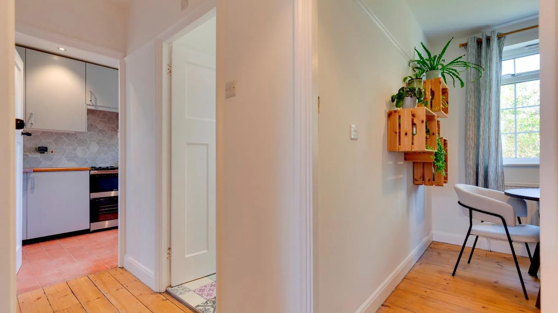 Апартаменты Stylish And Modern Flat With Free Parking Pass The Keys Кембридж