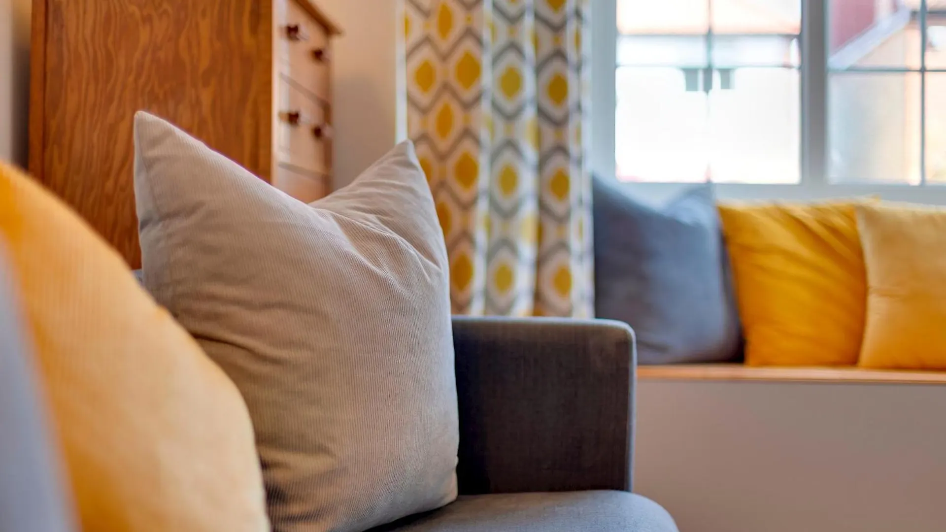 Апартаменты Stylish And Modern Flat With Free Parking Pass The Keys Кембридж Великобритания