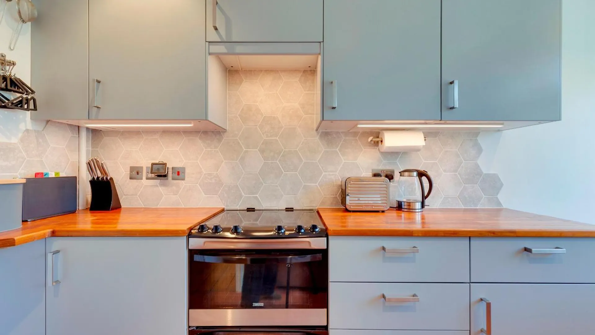 Апартаменты Stylish And Modern Flat With Free Parking Pass The Keys Кембридж