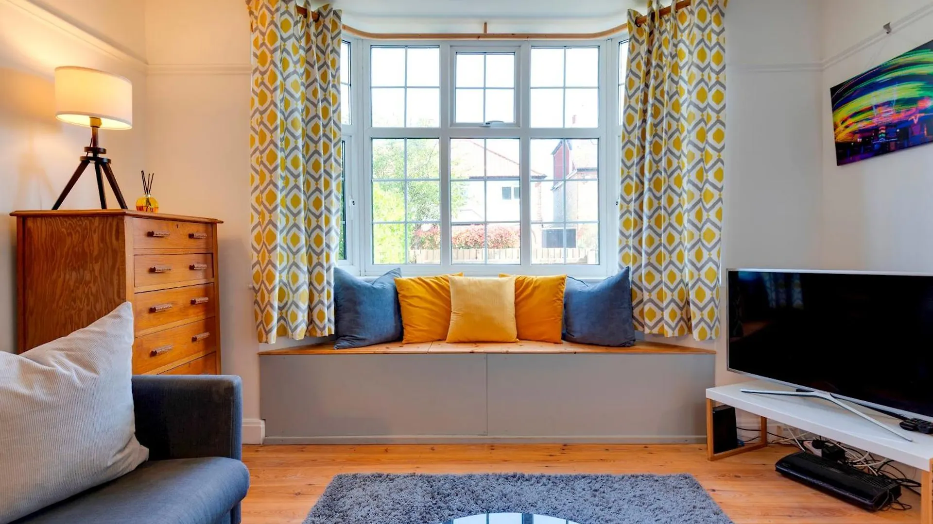 Апартаменты Stylish And Modern Flat With Free Parking Pass The Keys Кембридж